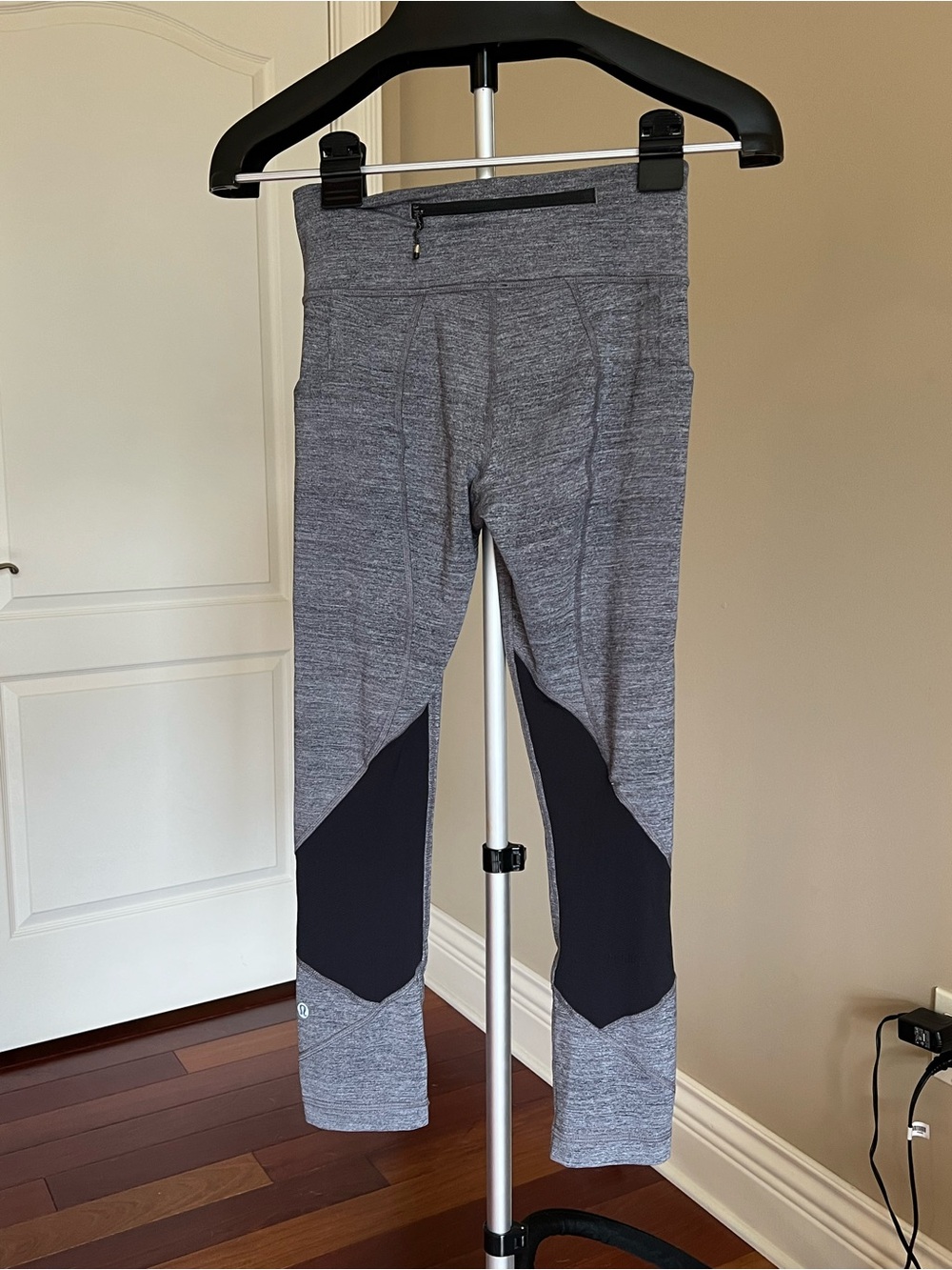 Lululemon Speed Up Crop Leggings 2 Grey Space Dye Black Pockets Size 2 - Picture 2 of 4
